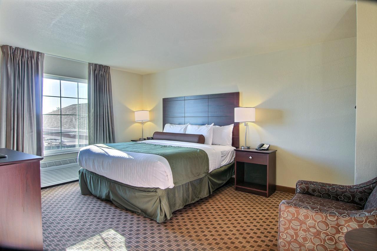 Cobblestone Hotel & Suites - Mccook 外观 照片