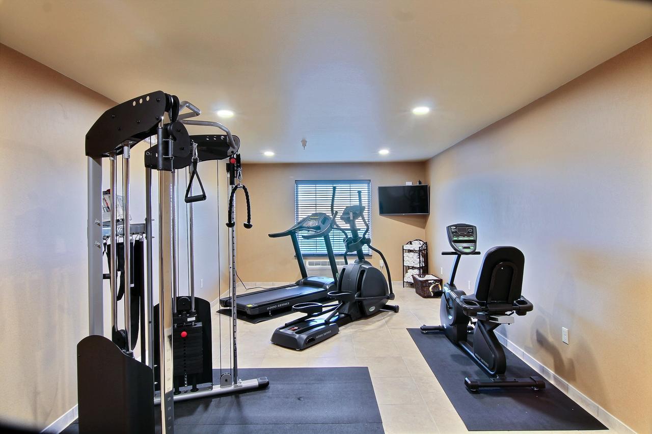 Cobblestone Hotel & Suites - Mccook 外观 照片