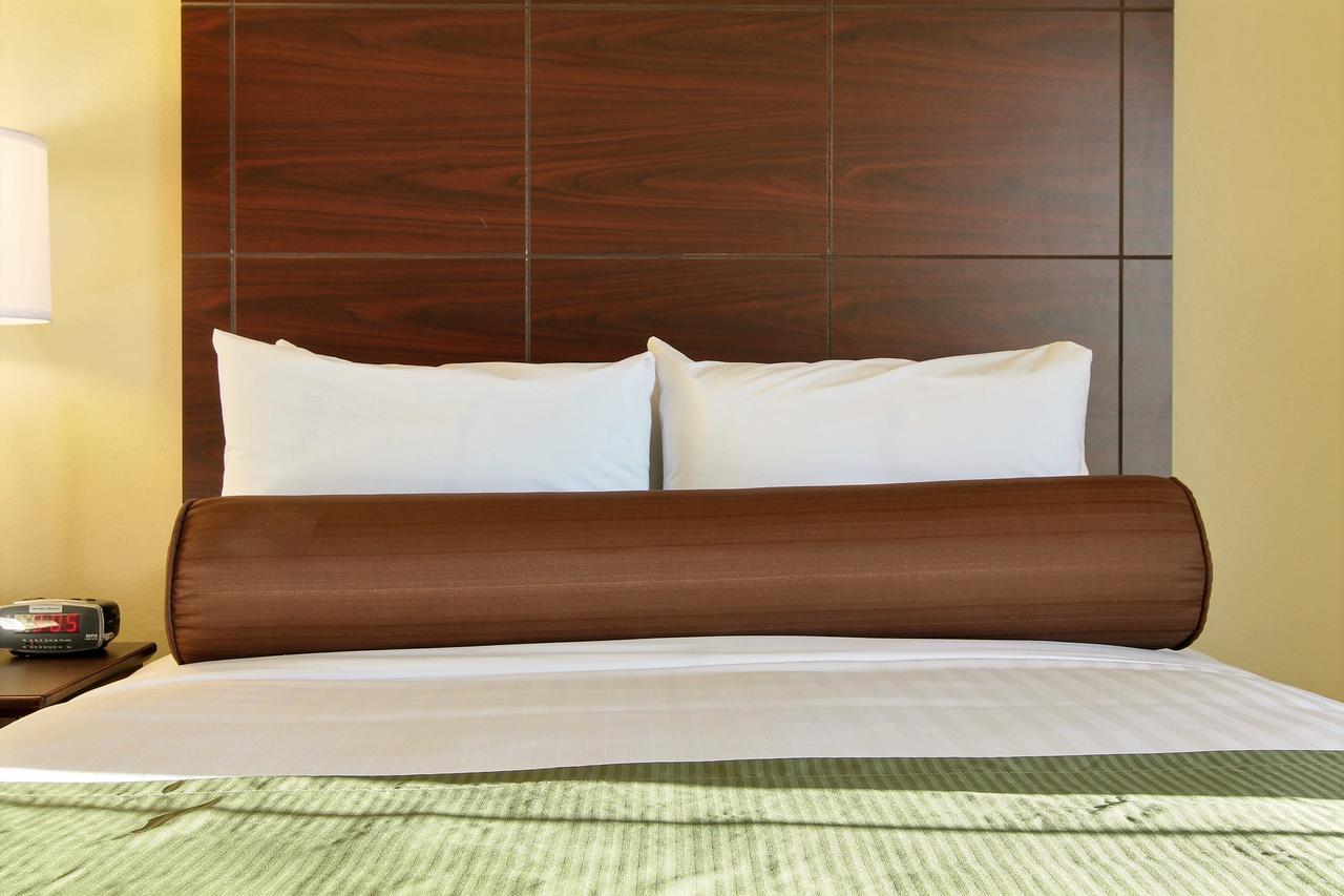 Cobblestone Hotel & Suites - Mccook 外观 照片