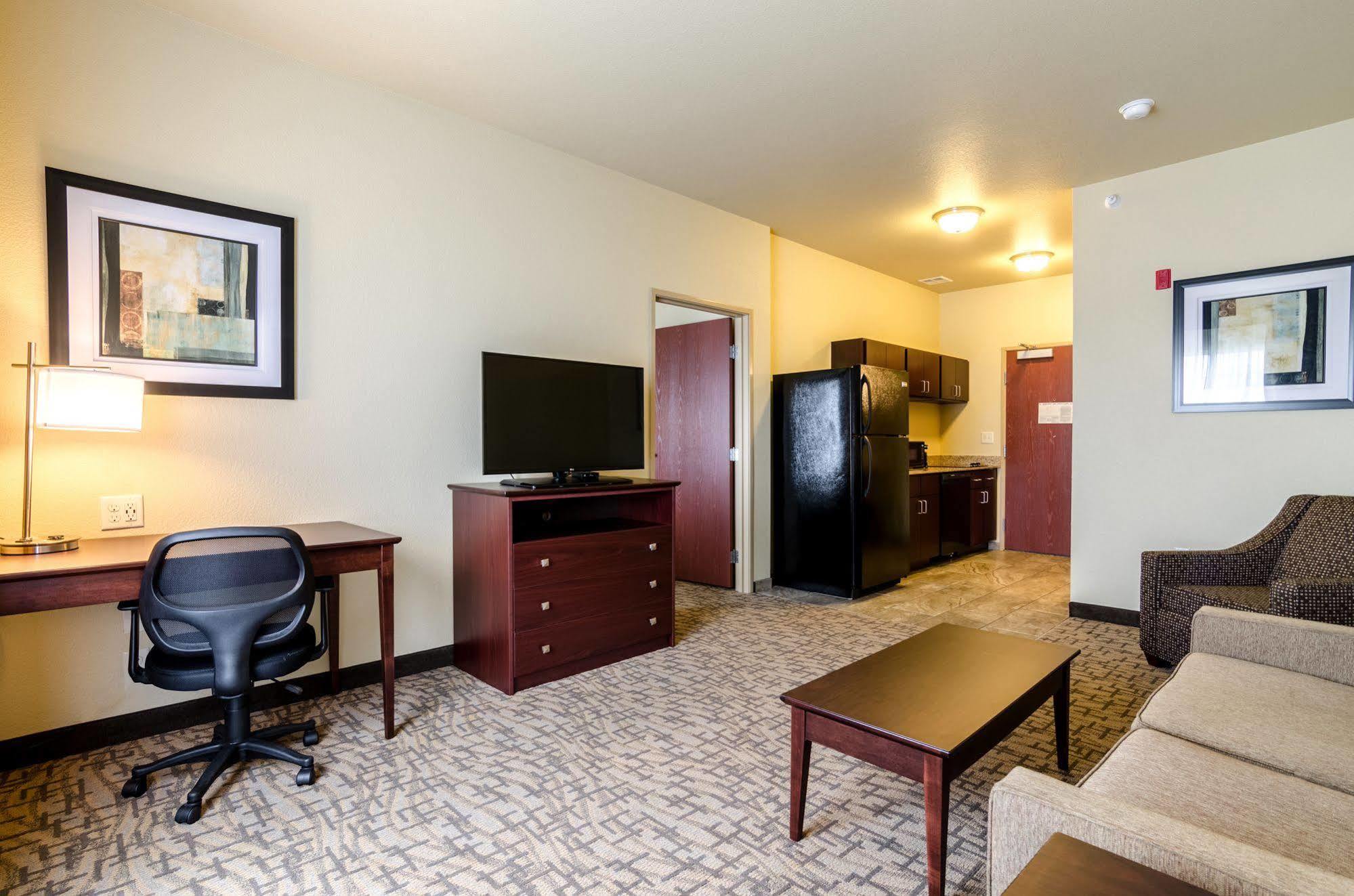 Cobblestone Hotel & Suites - Mccook 外观 照片