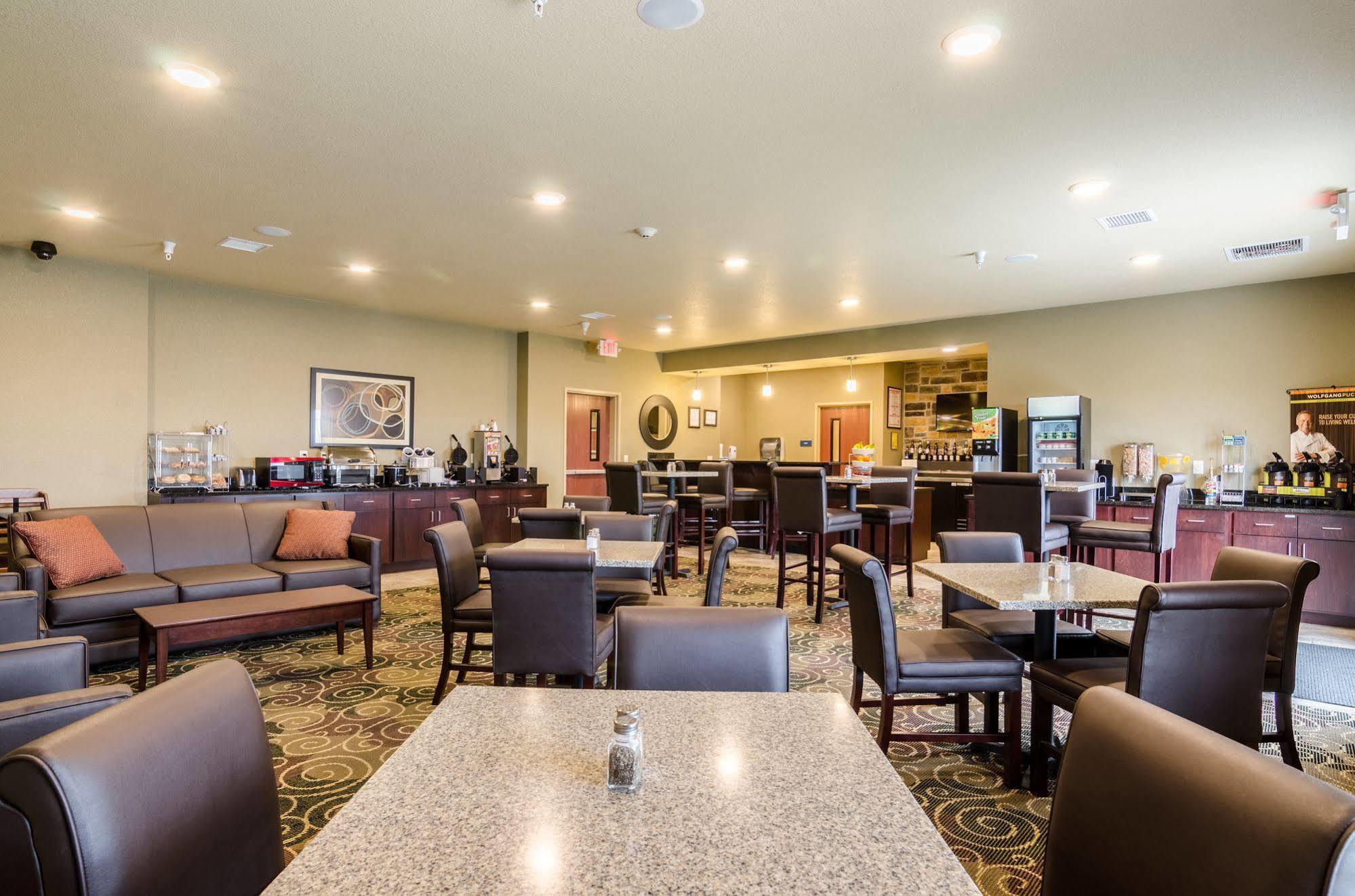 Cobblestone Hotel & Suites - Mccook 外观 照片
