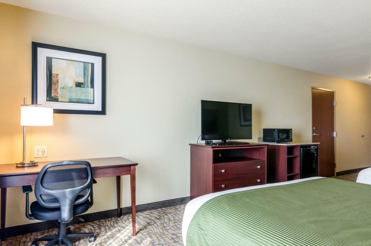 Cobblestone Hotel & Suites - Mccook 外观 照片