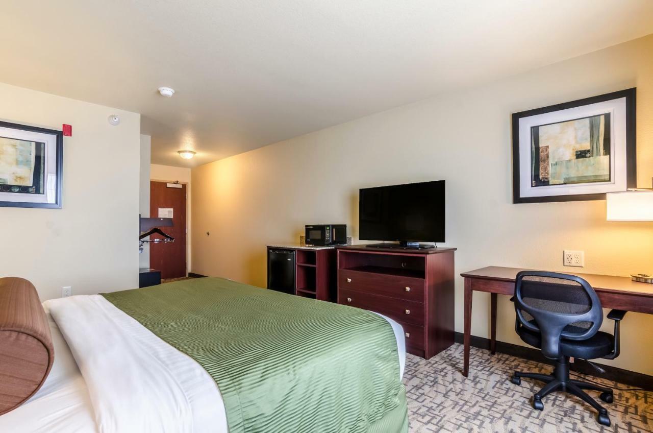 Cobblestone Hotel & Suites - Mccook 外观 照片