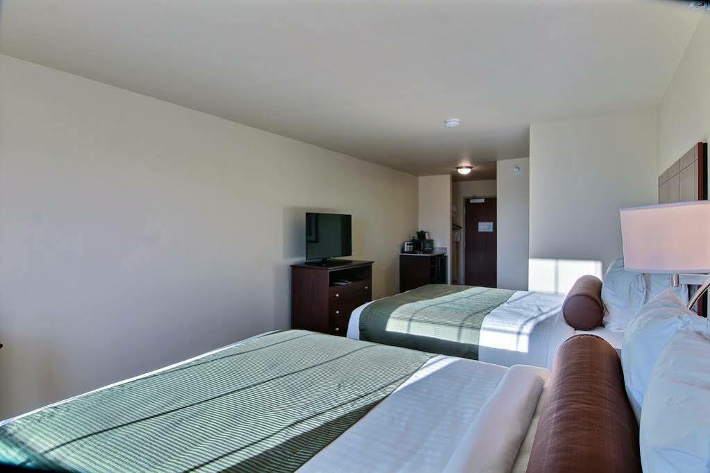 Cobblestone Hotel & Suites - Mccook 外观 照片